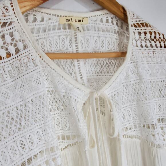 Francesca's Miami White Crochet Tie Drapey Flowy Cardigan Career Medium - Picture 3 of 10